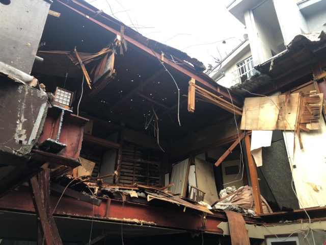 東京都杉並区成田東の 鉄骨造2階建て家屋解体工事中の様子です。